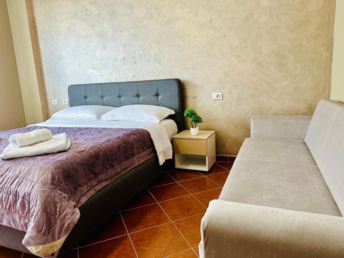 Family Suite Residence Вльора Екстер'єр фото