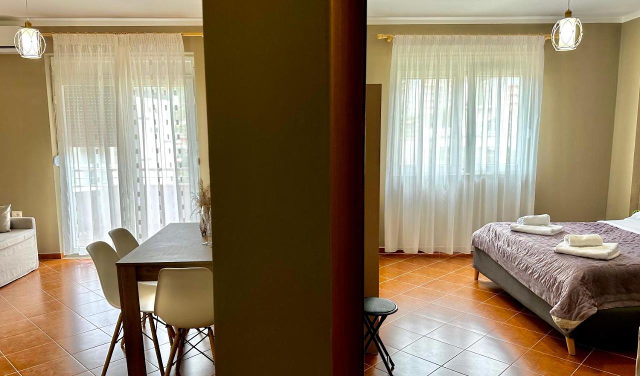 Family Suite Residence Вльора Екстер'єр фото